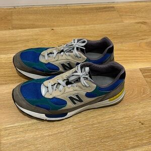 New Balance 992 blue green sneakers